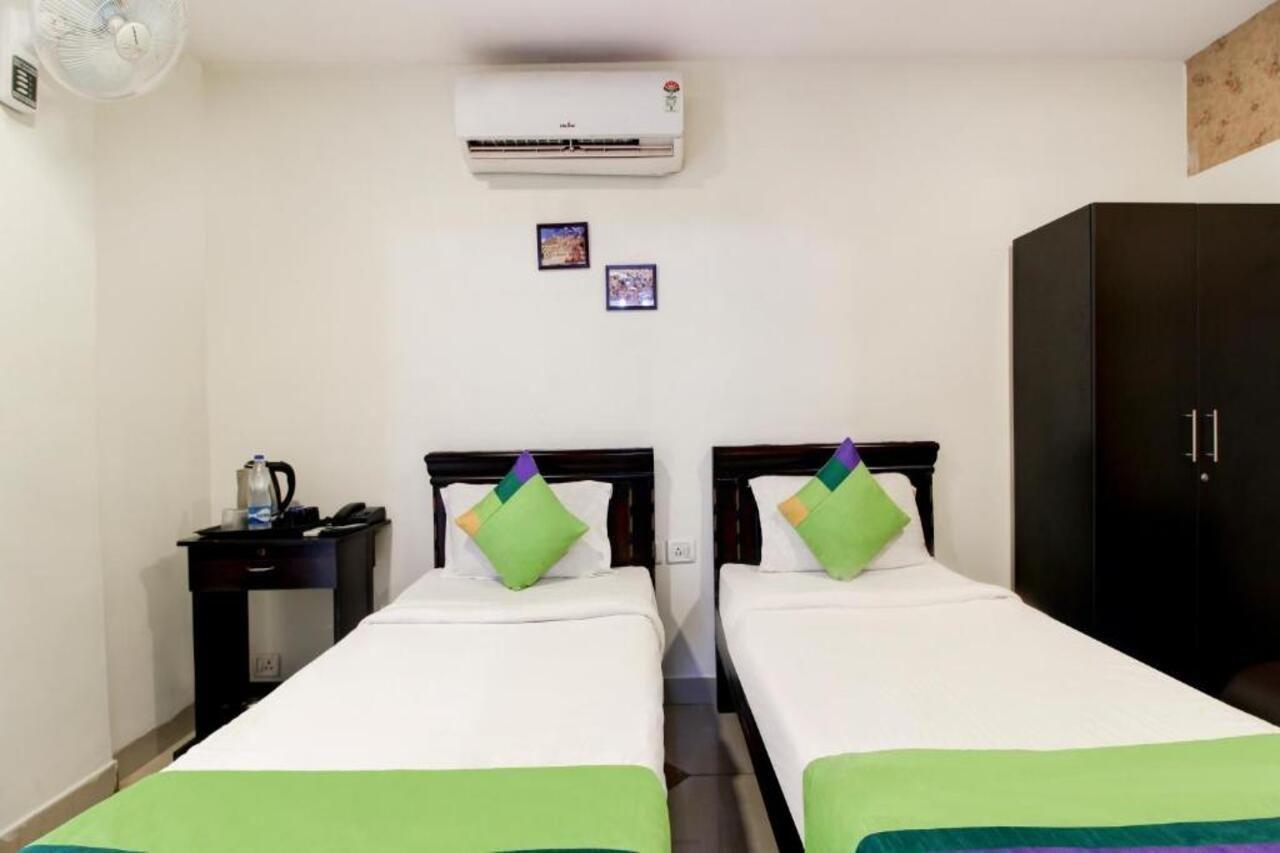Treebo Srico, Banjara Hills Hotell Hyderabad Exteriör bild