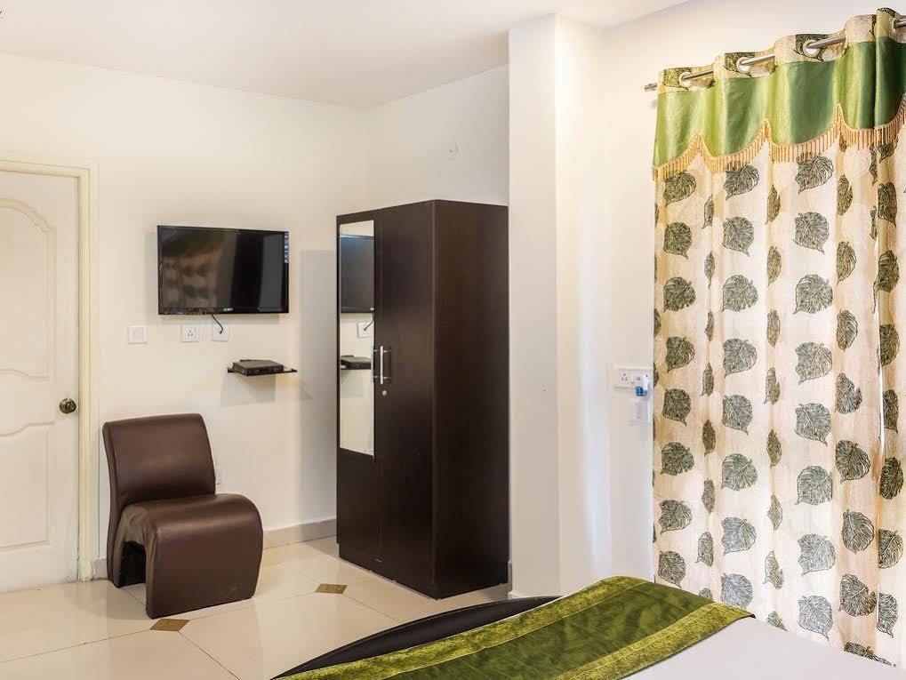 Treebo Srico, Banjara Hills Hotell Hyderabad Exteriör bild