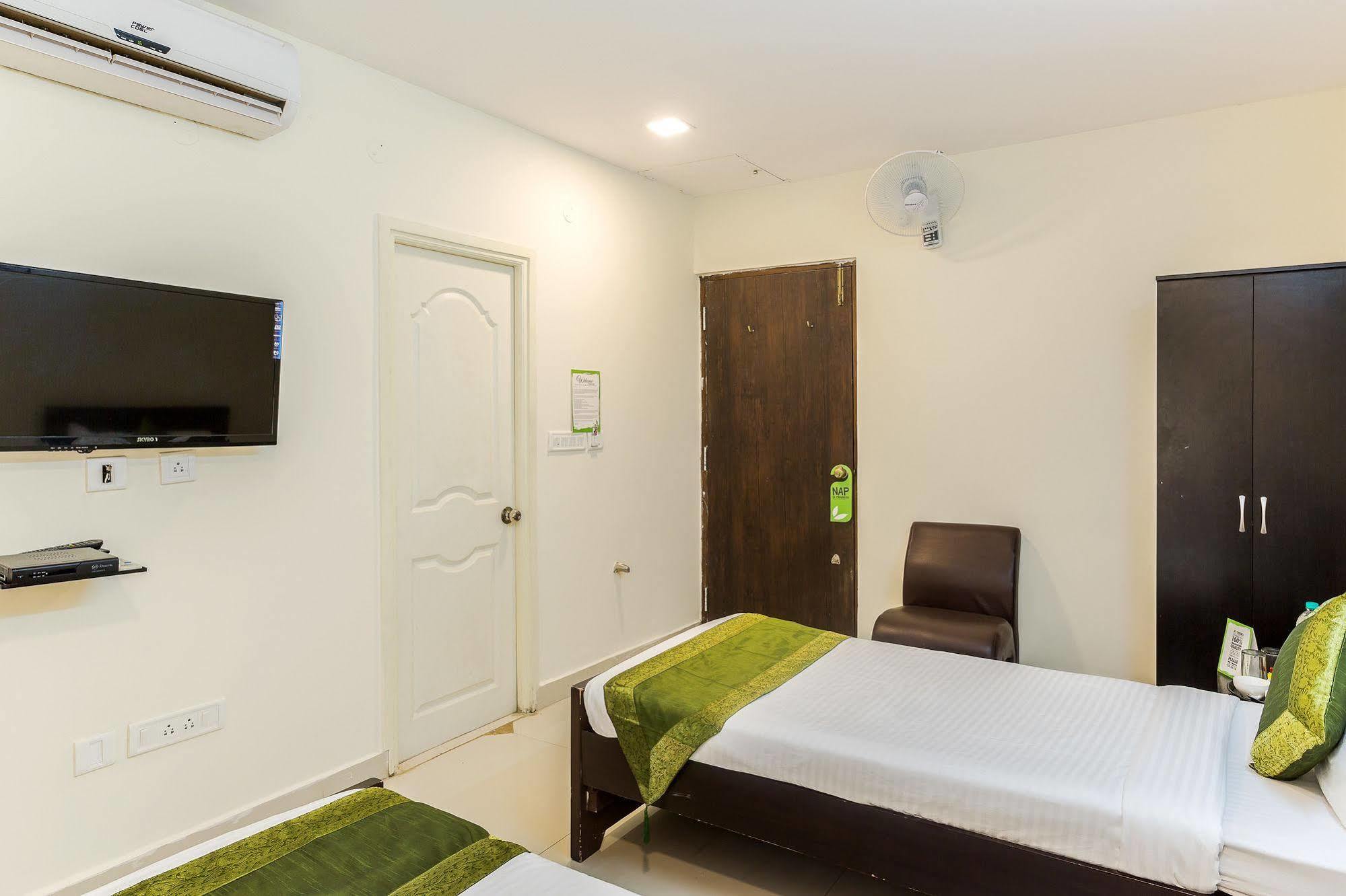 Treebo Srico, Banjara Hills Hotell Hyderabad Exteriör bild