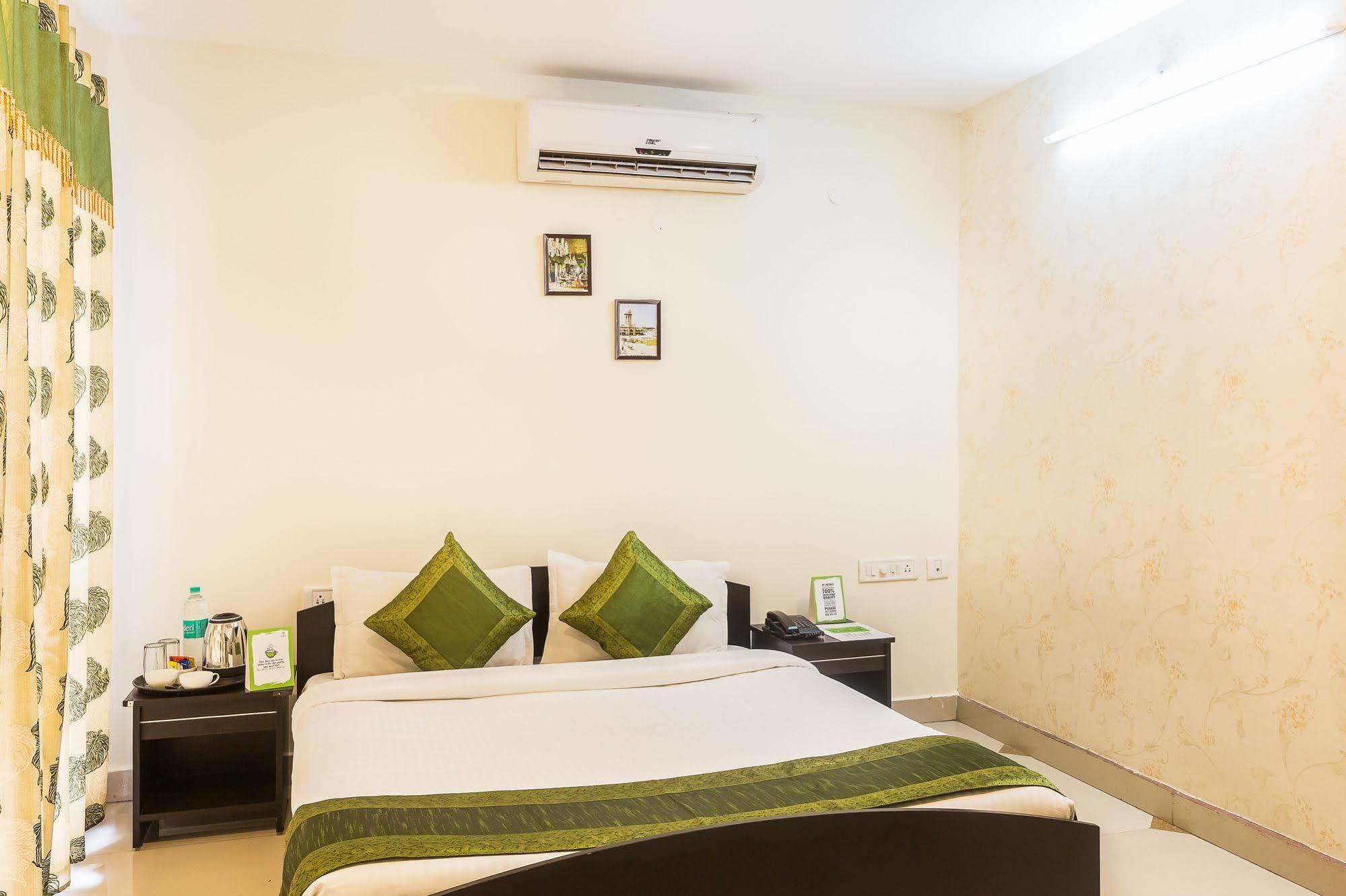 Treebo Srico, Banjara Hills Hotell Hyderabad Exteriör bild