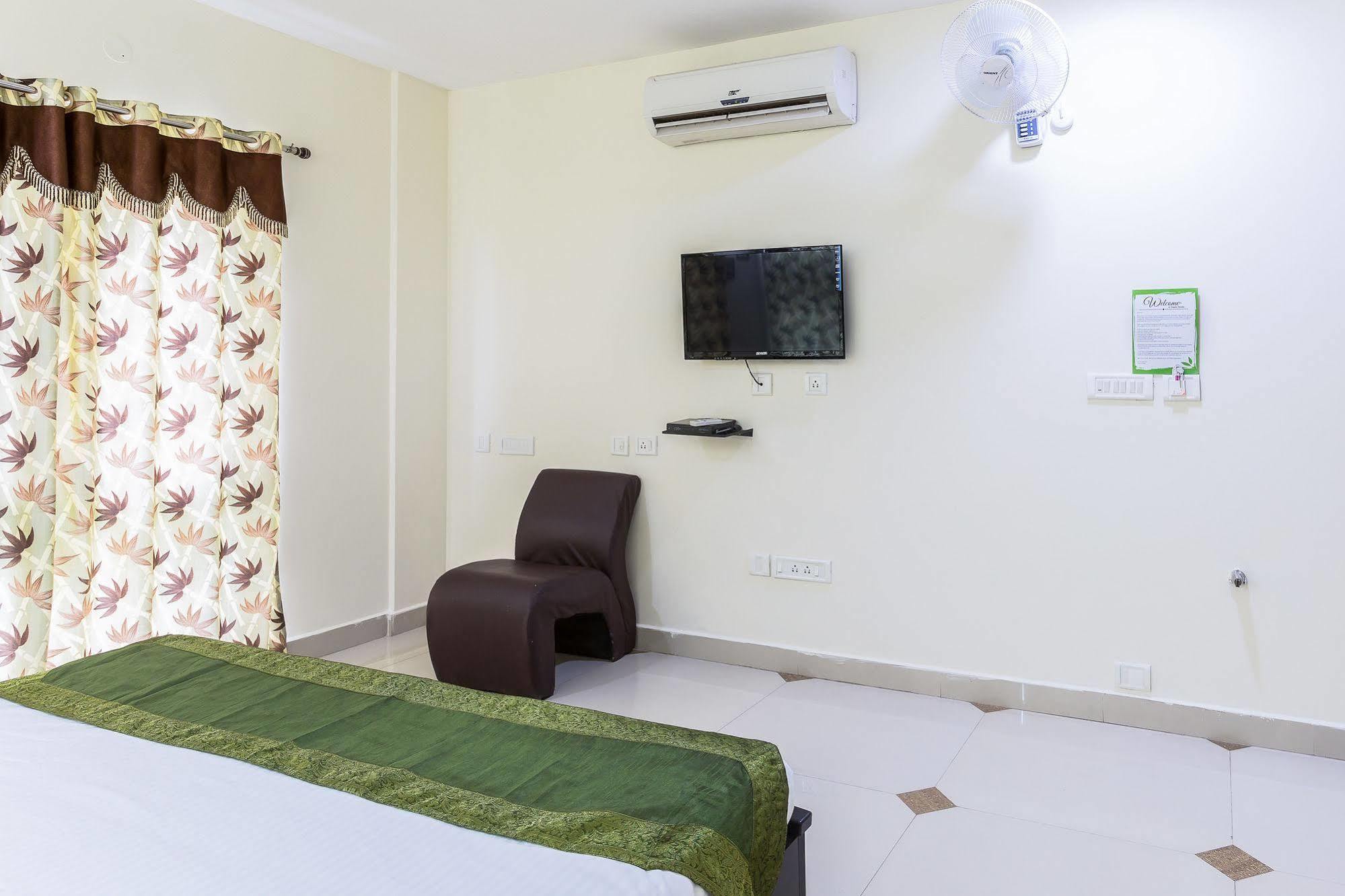 Treebo Srico, Banjara Hills Hotell Hyderabad Exteriör bild