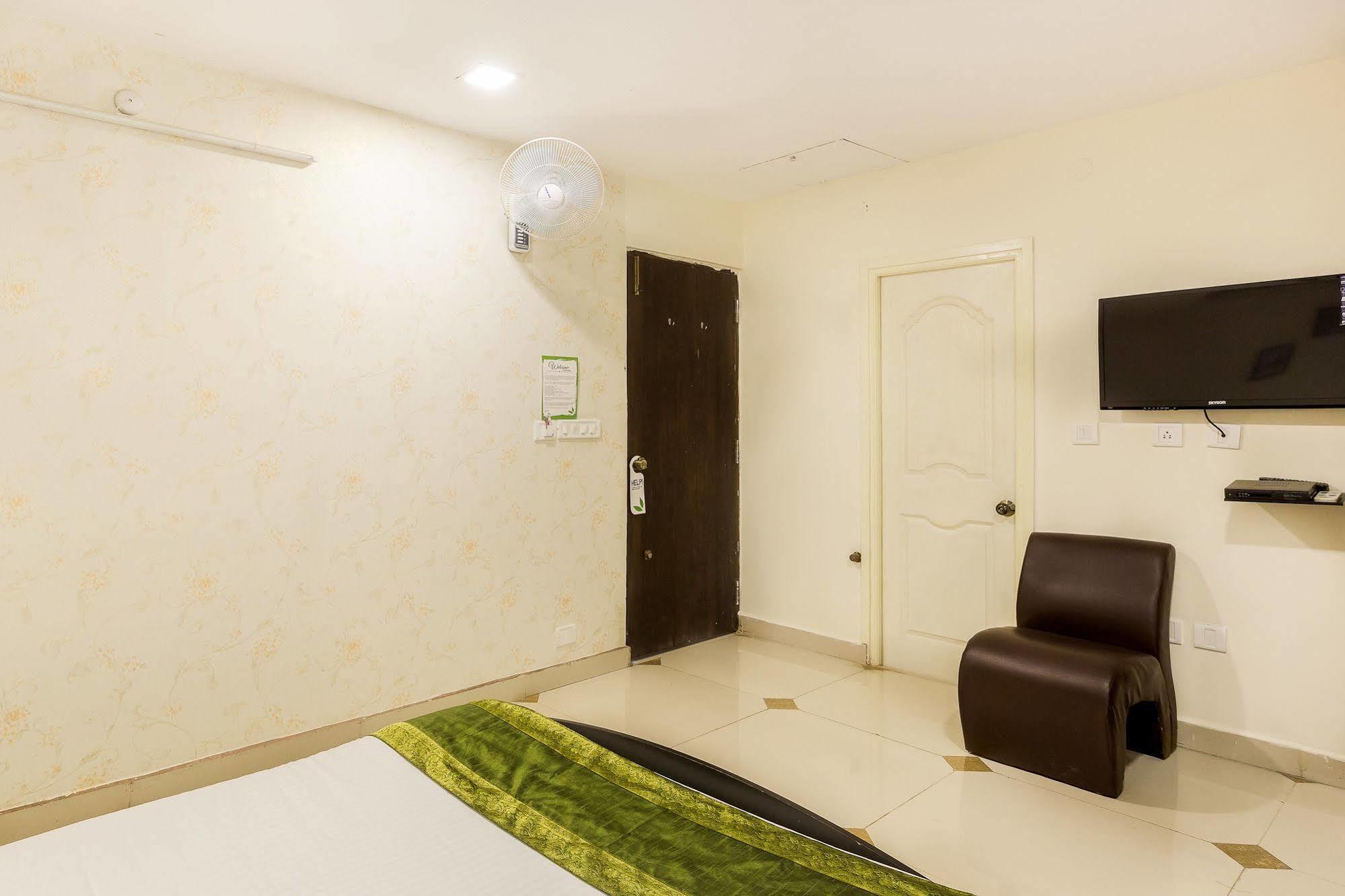 Treebo Srico, Banjara Hills Hotell Hyderabad Exteriör bild