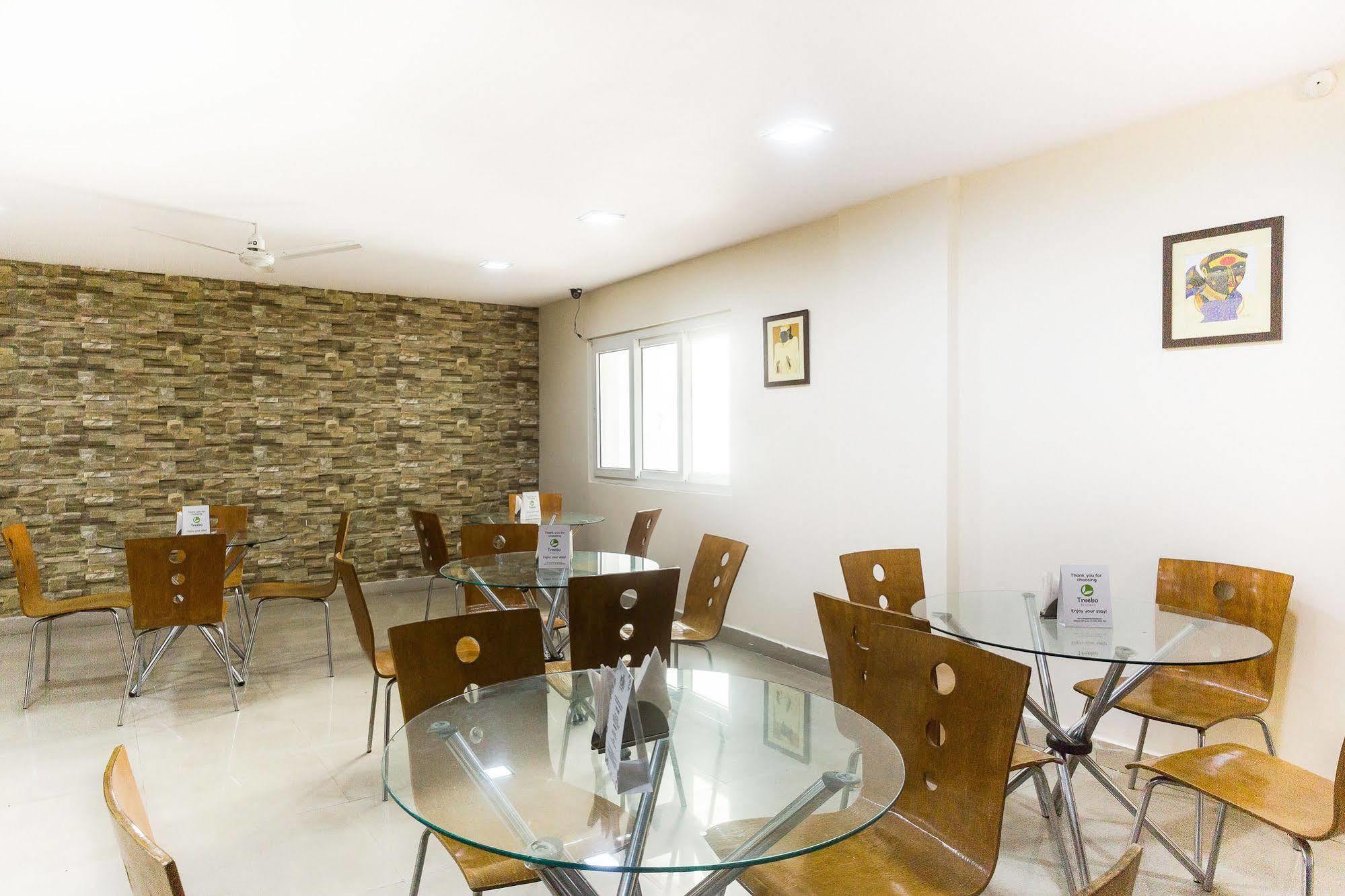 Treebo Srico, Banjara Hills Hotell Hyderabad Exteriör bild