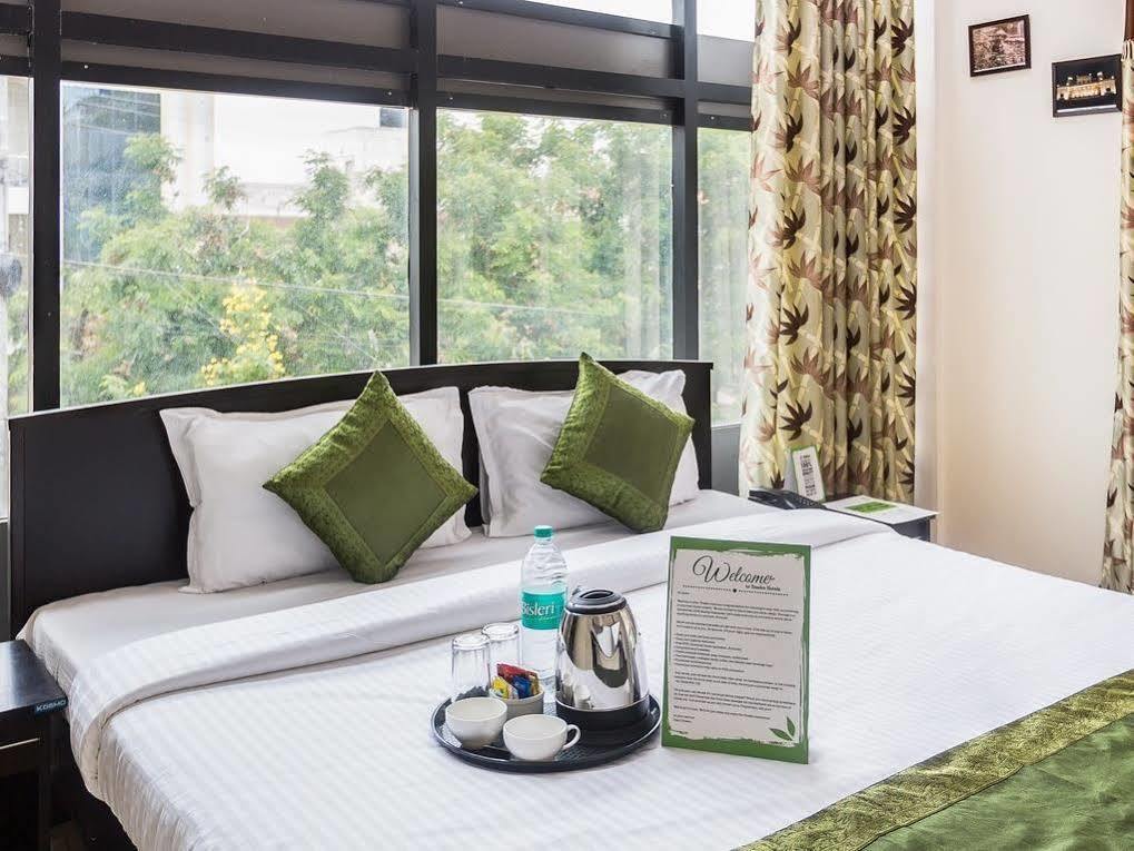 Treebo Srico, Banjara Hills Hotell Hyderabad Exteriör bild