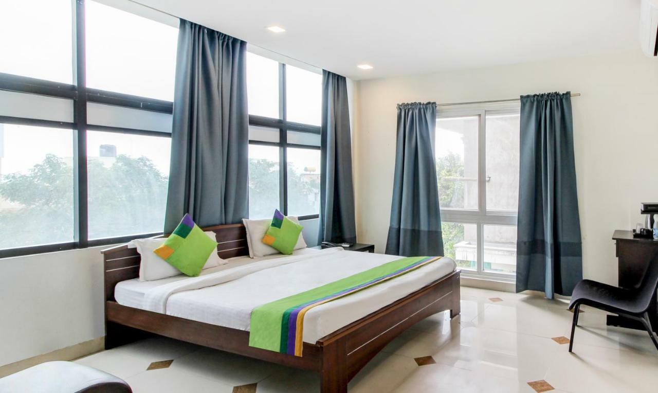 Treebo Srico, Banjara Hills Hotell Hyderabad Exteriör bild