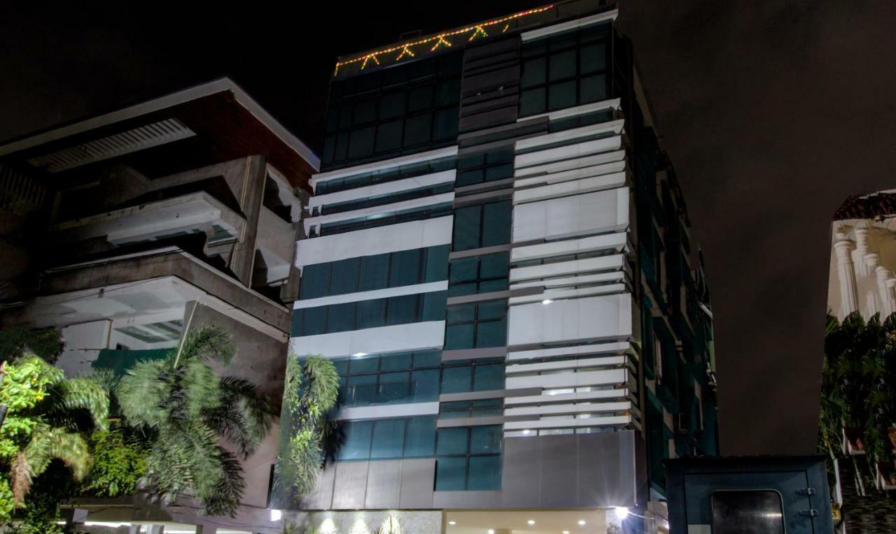 Treebo Srico, Banjara Hills Hotell Hyderabad Exteriör bild