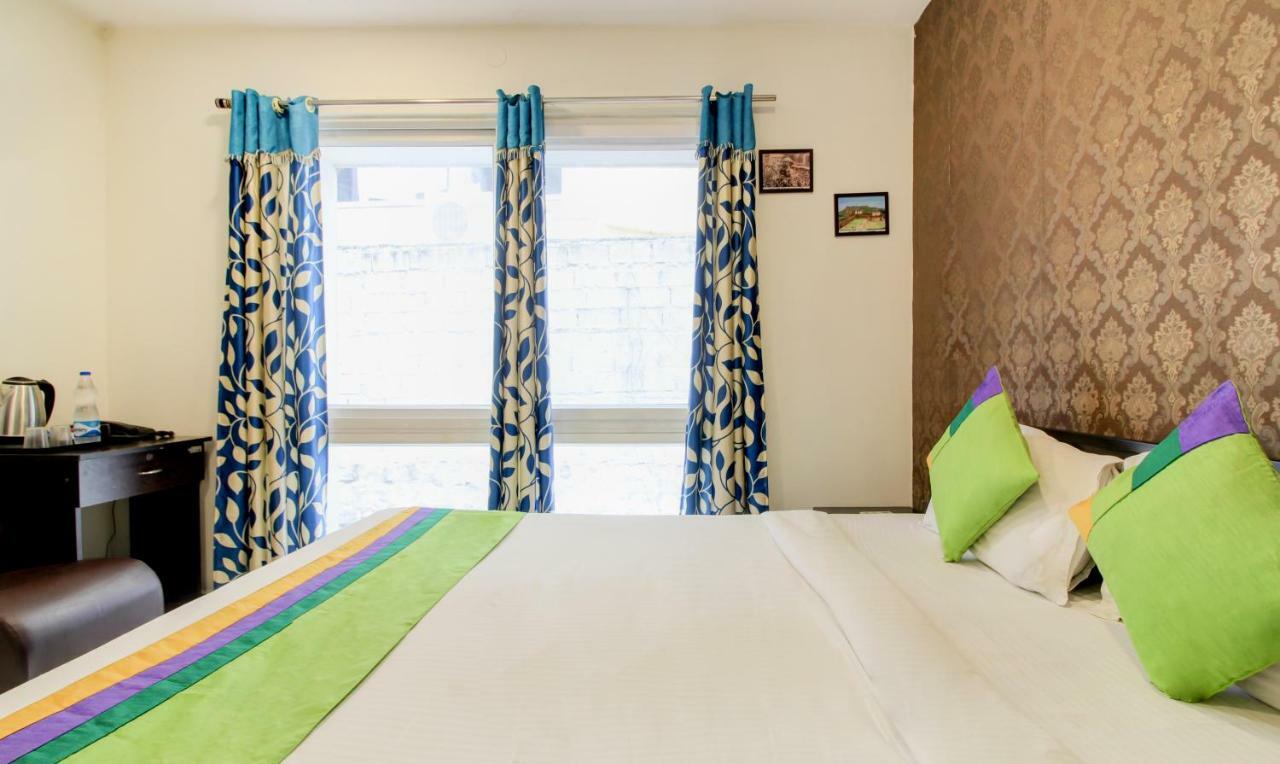 Treebo Srico, Banjara Hills Hotell Hyderabad Exteriör bild