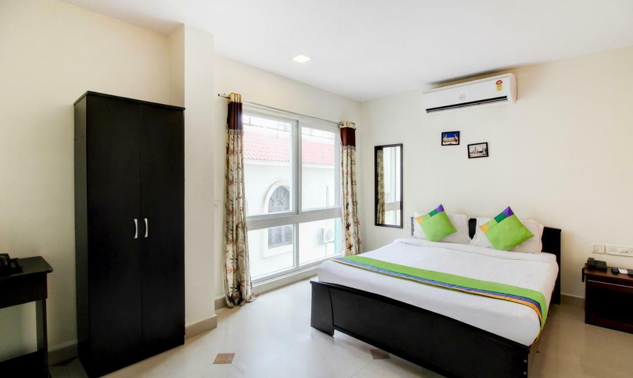 Treebo Srico, Banjara Hills Hotell Hyderabad Exteriör bild