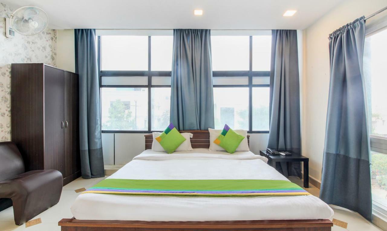 Treebo Srico, Banjara Hills Hotell Hyderabad Exteriör bild